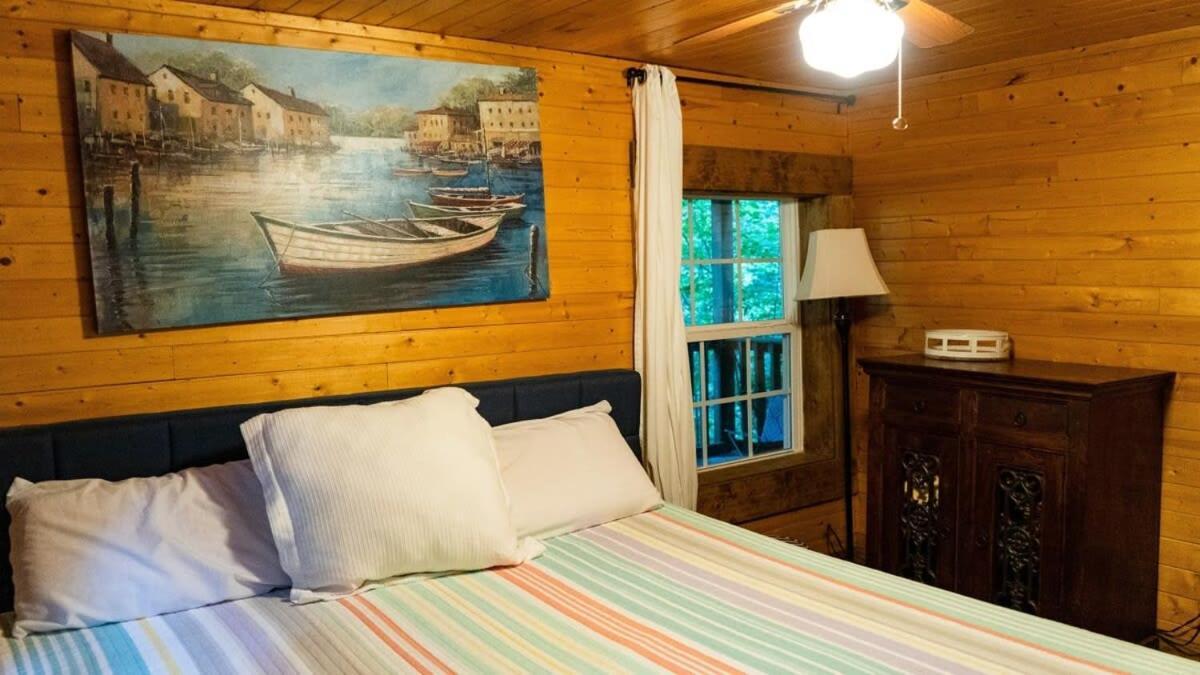 Smithville Secluded Cabin Living In This 3 Bedroom 1 Bath Cabin מראה חיצוני תמונה