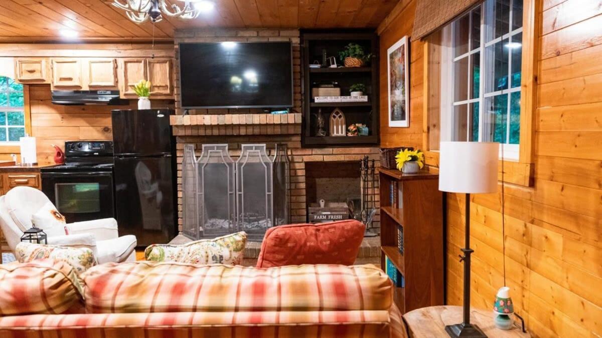 Smithville Secluded Cabin Living In This 3 Bedroom 1 Bath Cabin מראה חיצוני תמונה