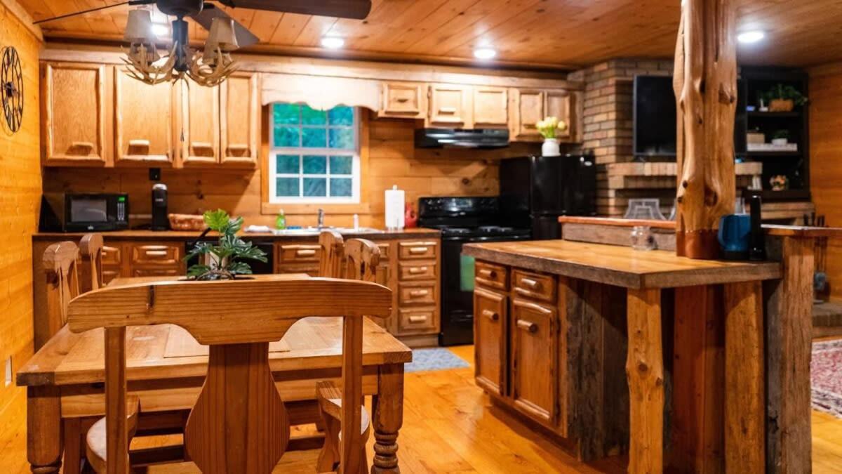 Smithville Secluded Cabin Living In This 3 Bedroom 1 Bath Cabin מראה חיצוני תמונה