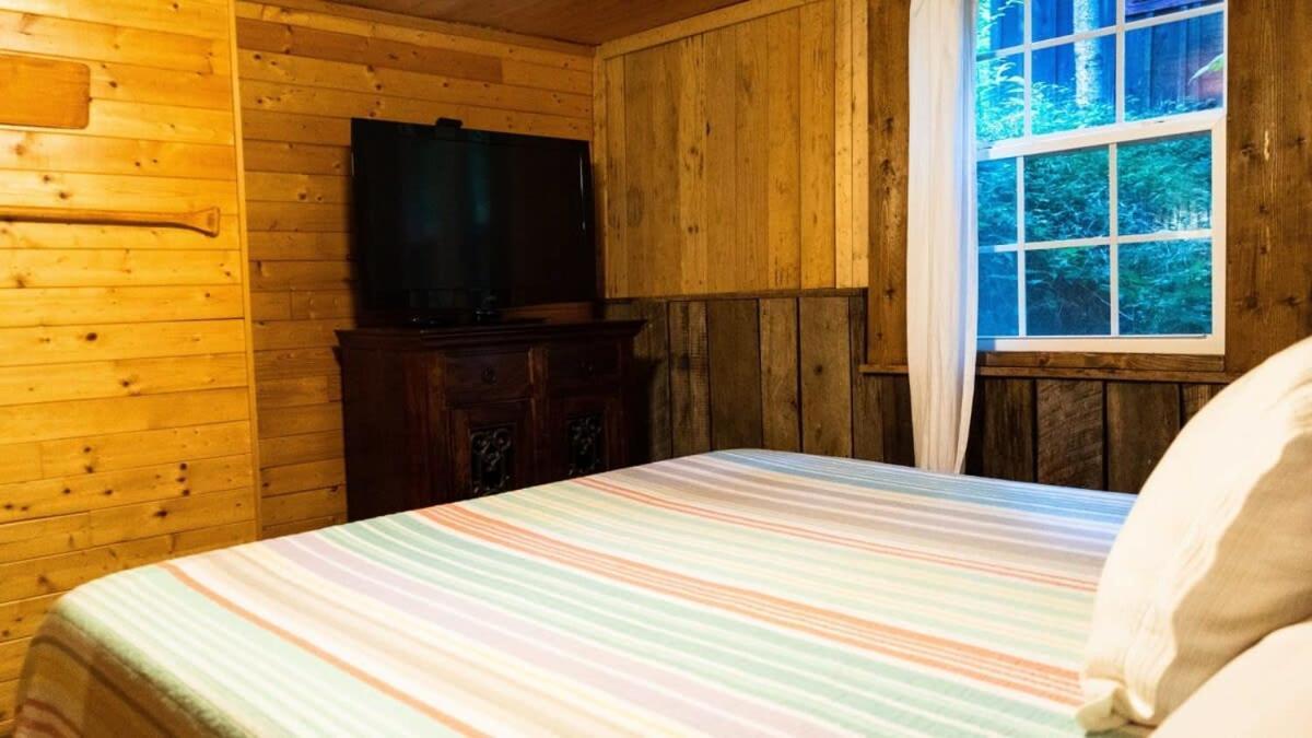 Smithville Secluded Cabin Living In This 3 Bedroom 1 Bath Cabin מראה חיצוני תמונה