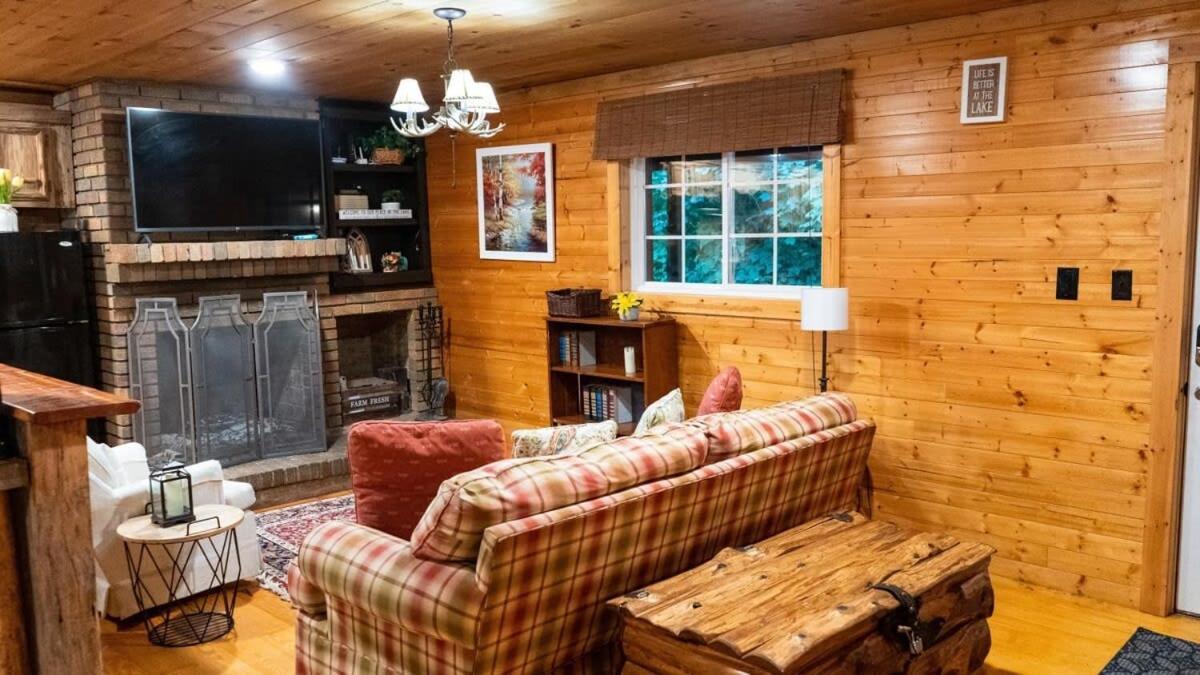 Smithville Secluded Cabin Living In This 3 Bedroom 1 Bath Cabin מראה חיצוני תמונה