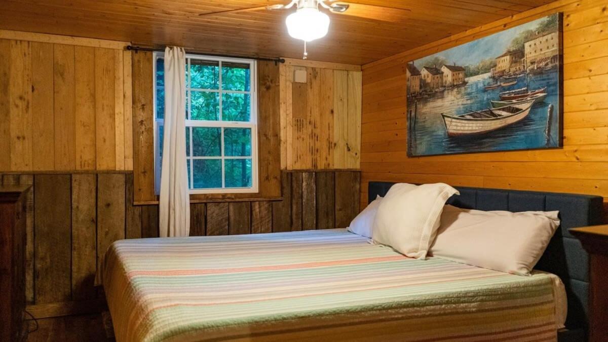 Smithville Secluded Cabin Living In This 3 Bedroom 1 Bath Cabin מראה חיצוני תמונה