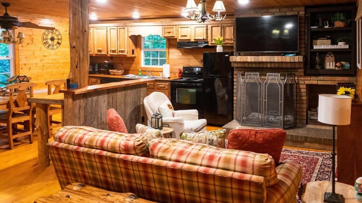 Smithville Secluded Cabin Living In This 3 Bedroom 1 Bath Cabin מראה חיצוני תמונה