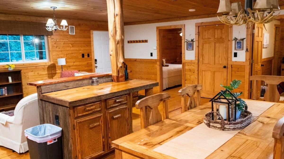 Smithville Secluded Cabin Living In This 3 Bedroom 1 Bath Cabin מראה חיצוני תמונה