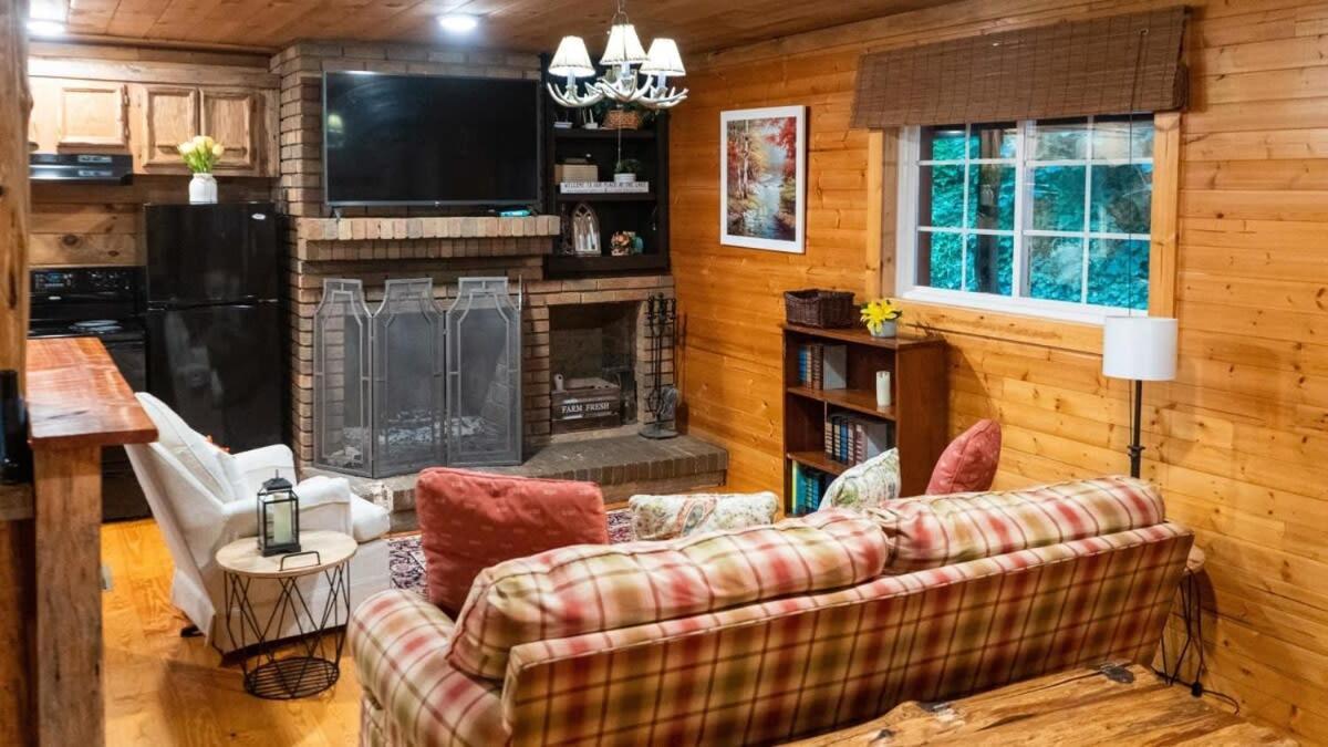 Smithville Secluded Cabin Living In This 3 Bedroom 1 Bath Cabin מראה חיצוני תמונה